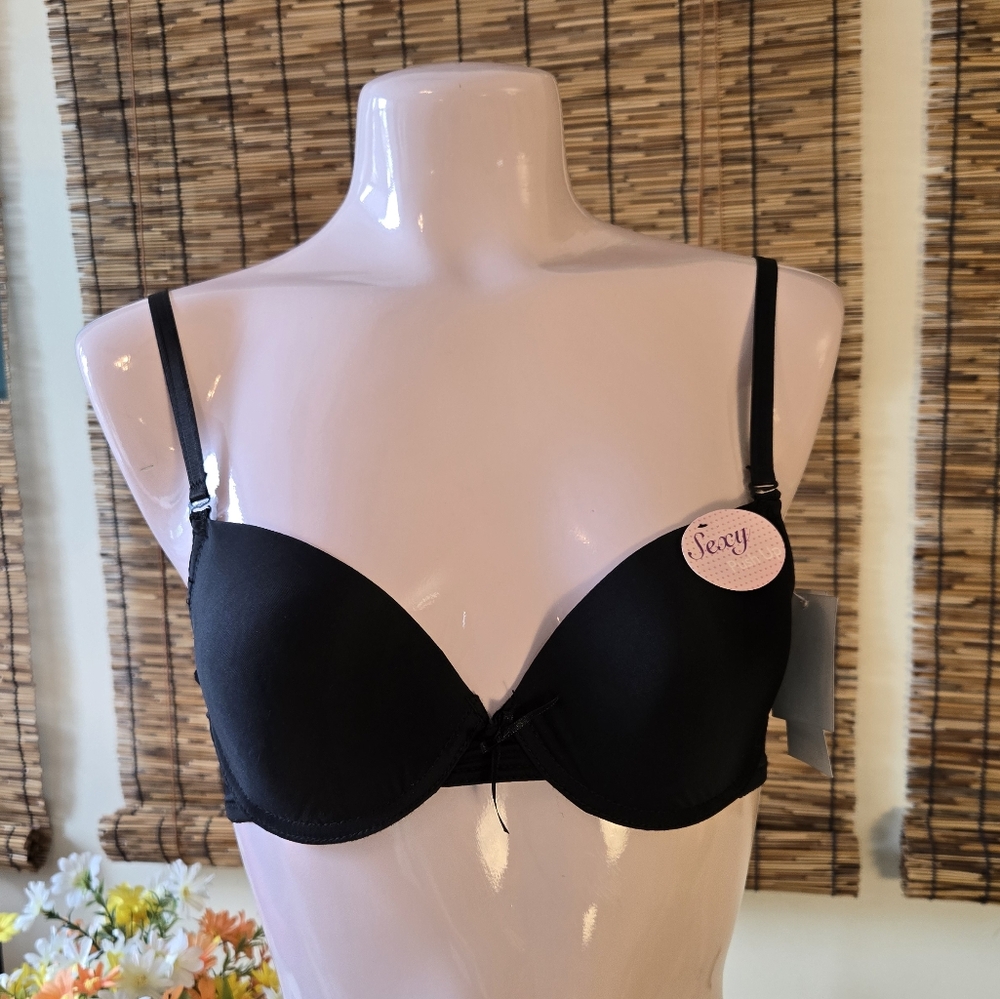 NWT Trendy Brand Black Push Up Bra With Extra Pocket
